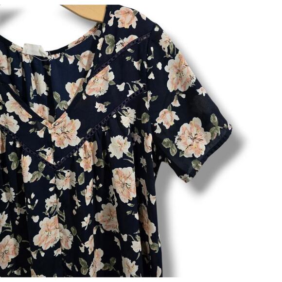 Sienna Sky Women’s Blue Floral Short Sleeve Blouse – Size Small, Polyester - Picture 4 of 8